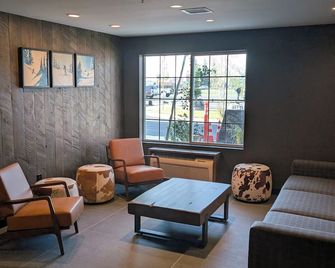 White Pine Adventure Inn - Pinedale - Lounge
