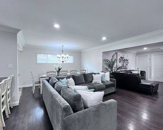 Dazzling 5 Bedroom Pool Home 1/4 Mile To Disney - Anaheim - Sala de estar