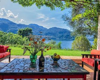 'Pitti Villa' close to Lake Como with Pool, Garden & Terrace - Lierna - Патіо