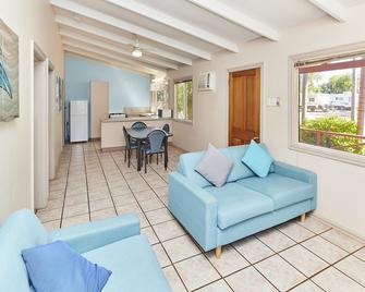 Rac Cable Beach Holiday Park - Broome - Living room