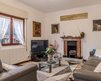 Villa Vittoria by Interhome - Bellagio - Salon