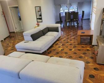 Hermoso Departamento Central Familiar - Riobamba - Sala de estar