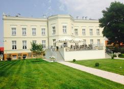 Hotel Spa Akacjowy Dwor - Pezino - Building