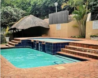 84 Camarque Umdloti beach - Umdloti - Zwembad