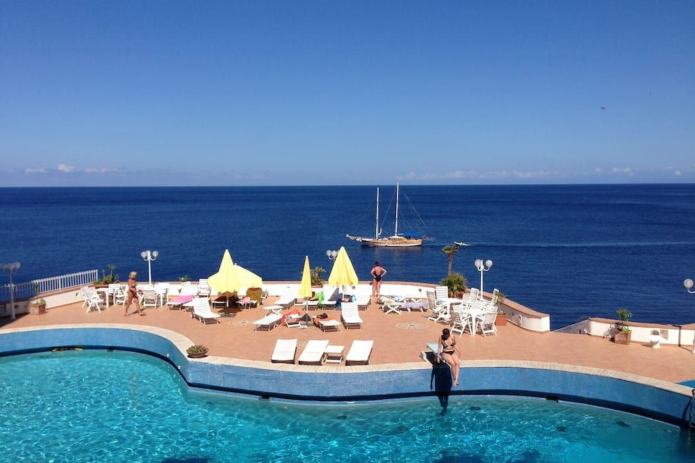 Hotel Carasco - ליפארי - בריכה