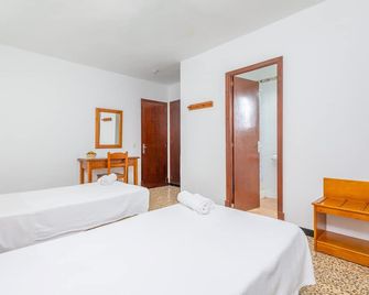 La Ceiba Hab. Confort - Cozy Hostel Near The Beach With Free Wifi - كالا دي اور - غرفة نوم