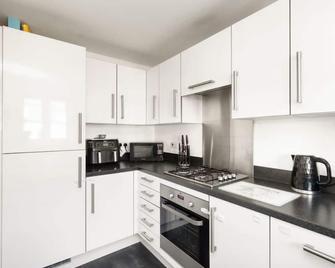 Modern 3BR Festival Penthouse with Views - Edimburgo - Cocina