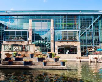 Holiday Inn Express & Suites San Antonio Rivercenter Area By IHG - San Antonio - Building