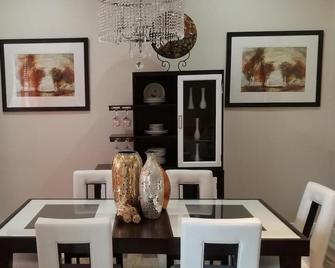 Tranquil, Spacious property within an gated Community - Winter Springs - Dining room