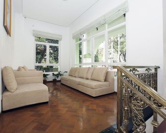 Virtue Highland Hotel - Yangon - Living room