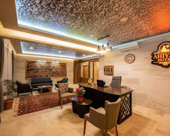 Ahiyan Hotel - Uchisar - Rezeption
