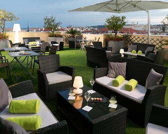 Best Western Hôtel Méditerranée Menton - Menton - Patio