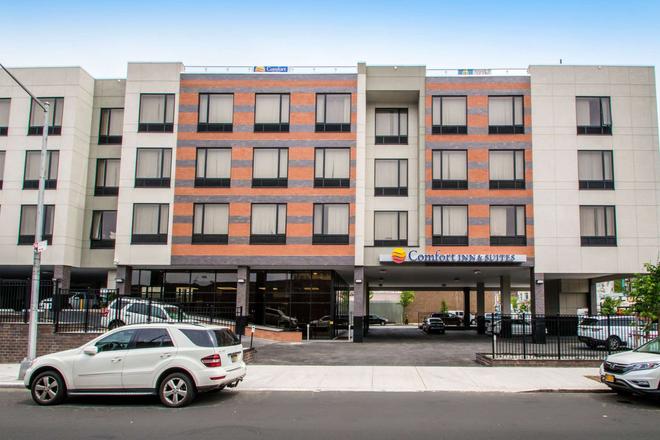 Comfort Inn Suites Near Stadium 132 2 1 0 Bronx Hotel