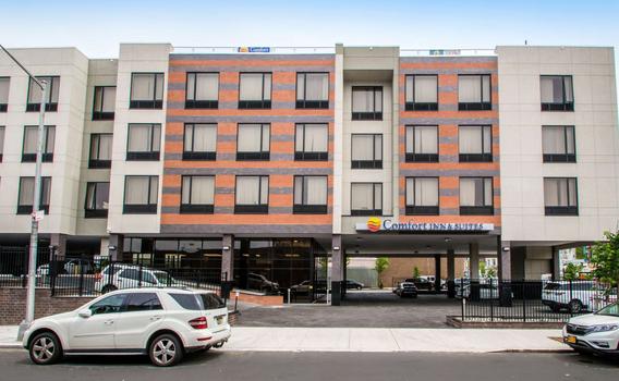 Comfort Inn Suites Near Stadium 132 2 1 0 Bronx Hotel