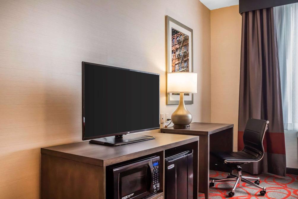 Comfort Inn Suites Near Stadium 132 2 1 0 Bronx Hotel