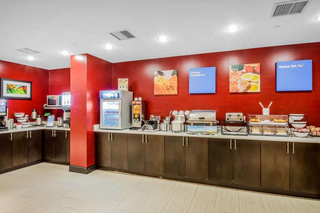 Comfort Inn Suites Near Stadium 132 2 1 0 Bronx Hotel
