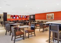 Comfort Inn Suites Near Stadium 132 2 1 0 Bronx Hotel