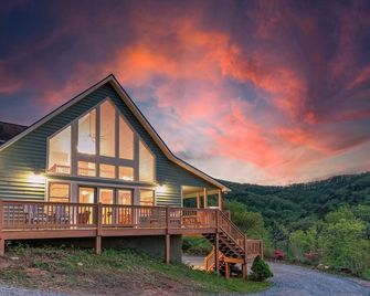 Views, Game room, Hot-Tub, Fire Pit, 10 Beds - Sylva - Gebäude