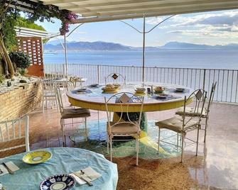 Villa Furina: A bright and sunny four-story villa built on the sloping cliff in front of the sea, with Free WI-FI. - Vietri sul Mare - Balcony