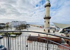 Sonnendeck, direkt am Leuchtturm - Warnemünde - Balkon