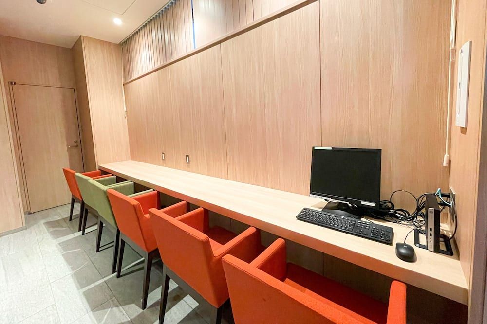 Business center view of Smile Hotel Premium Sapporo Susukino