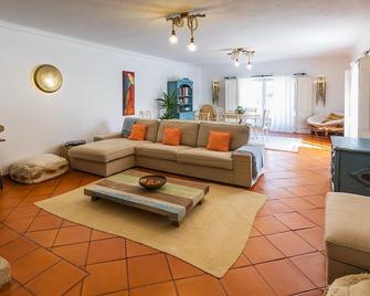 Quinta do Pé Descalço guesthouse Sintra - Relaxing countryside stay to discover heritage and coast - Sintra - Living room
