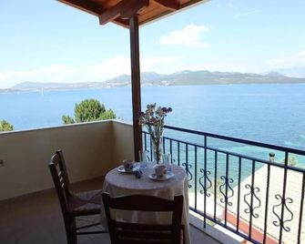 One vision - Nikiana - Balkon