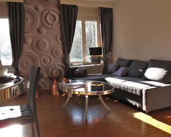 the city accommodation at Brandschenkestr corner Bederstrasse - Zúrich - Sala de estar