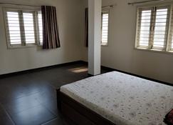 Best located property in center of the city - Vadodara - Habitación