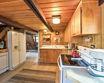 Serene Washington Escape with Deck and Mountain Views! - Packwood - Küche