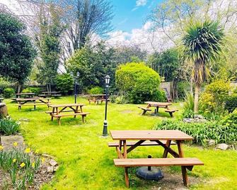 Zaheer's Hotel - Baldock - Pati