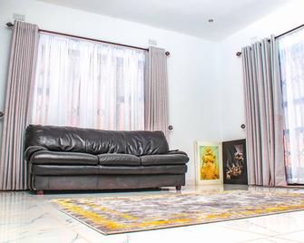 Luxury 2 Bed Self Catering Apartment in Masvingo - Masvingo - Sala de estar