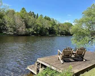 Riverside Retreat with Sauna & BBQ in Elora - Elora
