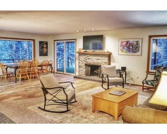 Evenson Heritage Lodge - Nikiski - Sala de estar