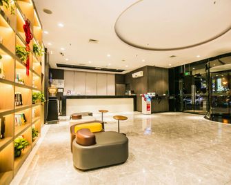 Jingke Esports Hotel (Yangzhou Slender West Lake Branch) - Yangzhou - Lobby