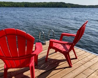Amazing Cottage with Great Swimming - Maberly - Patio