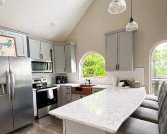 Beautiful Views! New chalet (cabin) in Ozark Mountains on Beaver Lake! - Garfield - Cocina