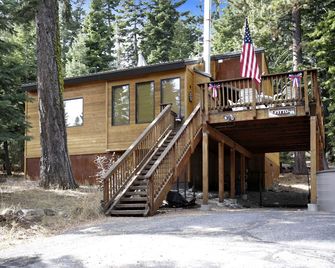 Barking Pine Cabin - Private Beach Access, Sunny Location - Tahoe City - Building