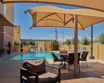 Hampton Inn by Hilton Ciudad Juarez - סיודאד חוארס - בריכה