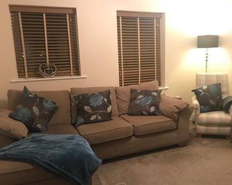 Eaton Ford Green Apartment - St. Neots - Wohnzimmer