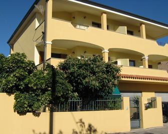 La Rosa Affittacamere - La Caletta - Edificio