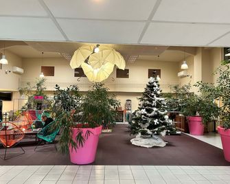B&B HOTEL Aurillac Le Lioran - Aurillac - Recepción