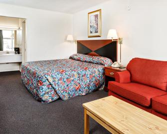 Red Carpet Inn - Louisville - Hurstbourne - Bedroom