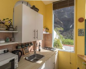 Casa Estie in picturesque Calera - a beautiful mountain view garden flat - Valle Gran Rey - Kitchen