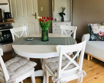 Ferienwohnung B im Ferienhaus Antika - Ratzeburg - Essbereich