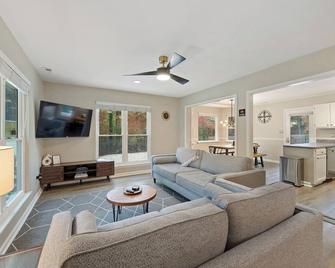 Fullyfenced/Petfriendly/Bbq/Fire-Pit/Dt-Waxhaw/The Bowl-20mins/Waverly-12mins - Waxhaw - Sala de estar