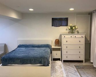 Chic studio with WiFi and AC in beautiful Rockville MD. - Rockville - Bedroom