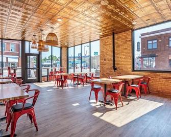 Crosby Lofts - Deerwood - Restaurant
