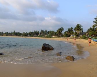 Anjana Villa - Ratgamahegoda - Beach
