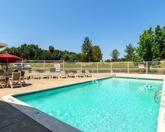 Motel 6 Redding Central - Redding - Pool
